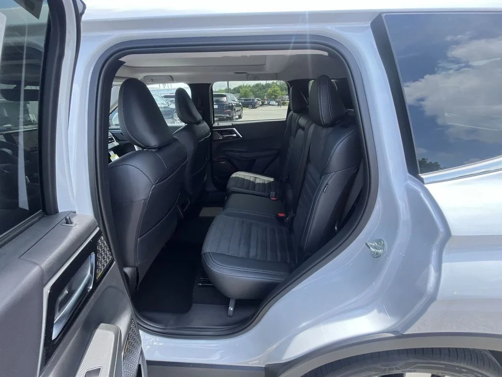 Used 2025 White Mitsubishi SE image 23
