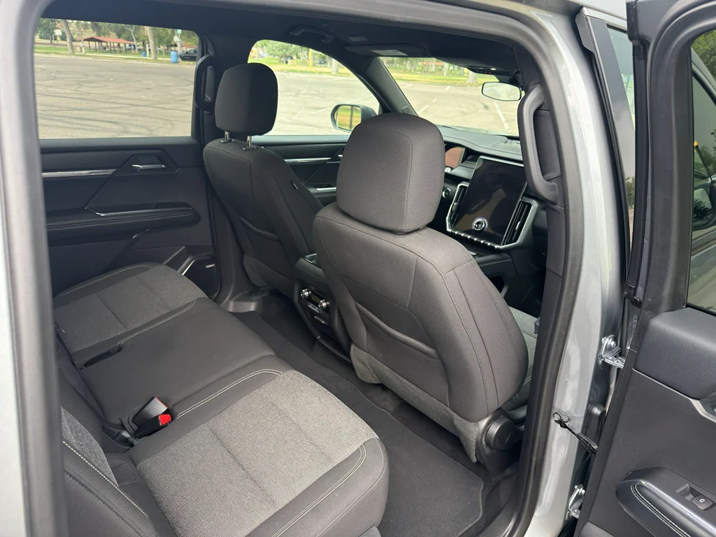 Used 2025 Sterling Metallic GMC AWD Elevation image 12