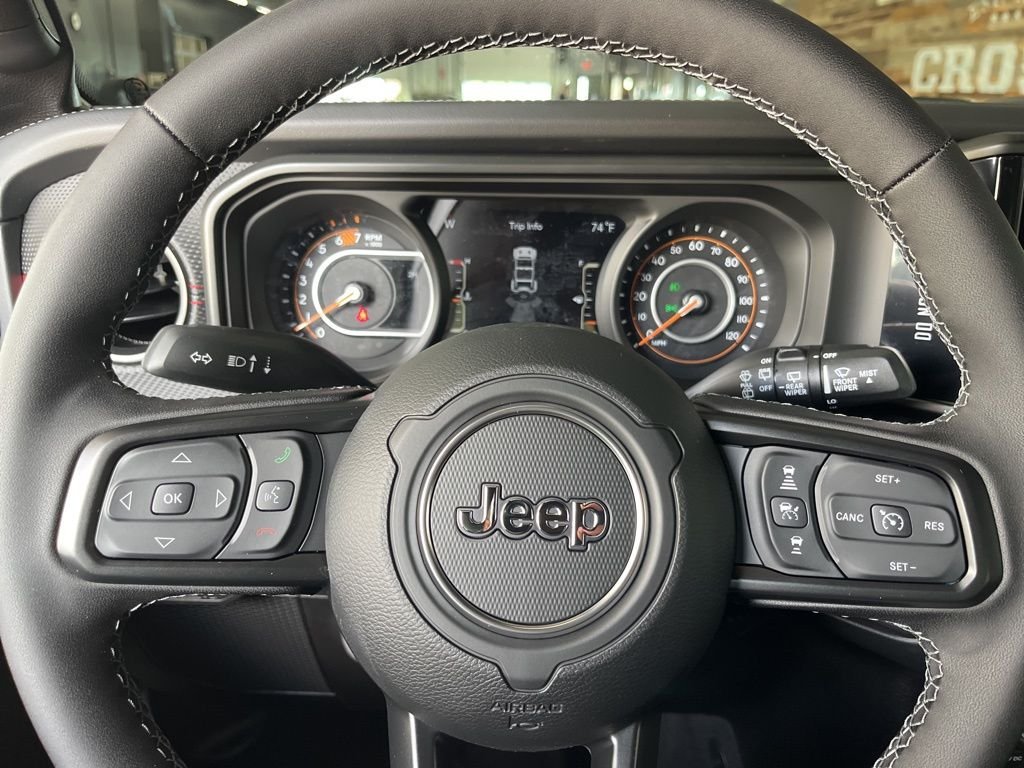 New 2026 Bright White Clear-Coat Exterior Paint Jeep Rubicon X image 28