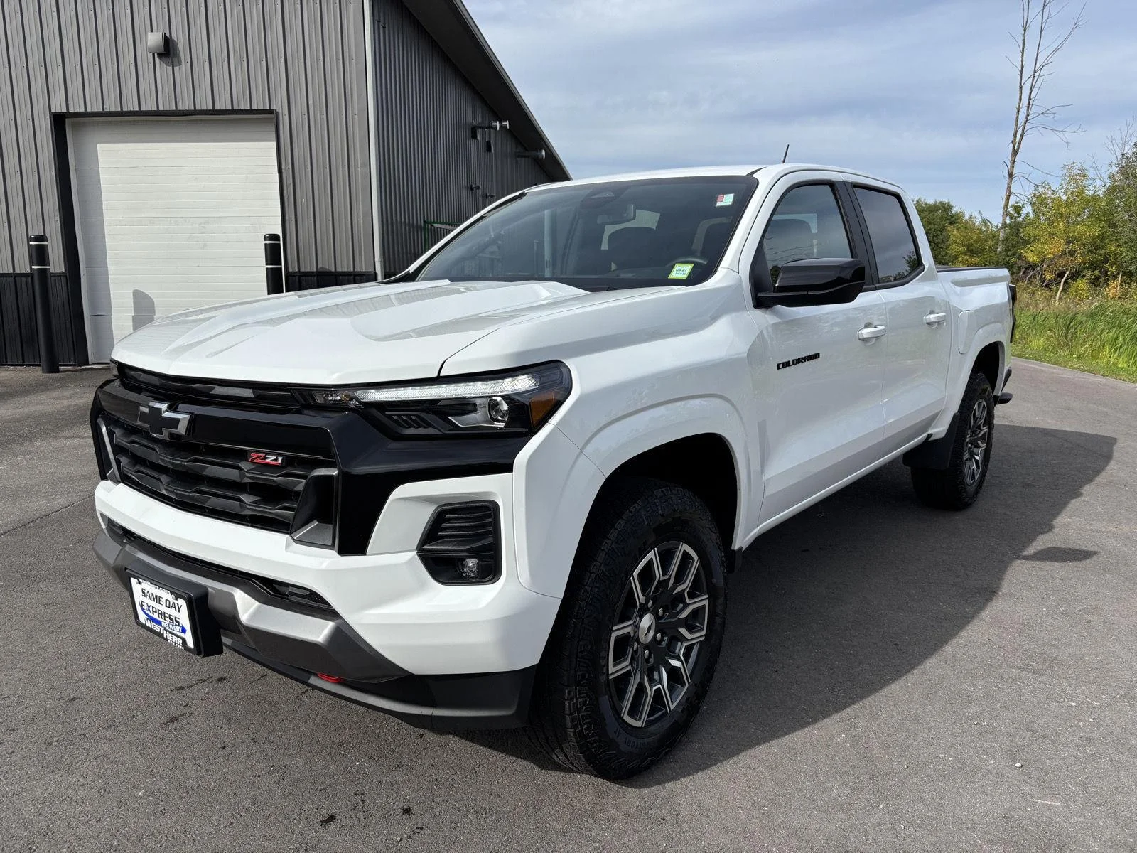 New 2026 Summit White Chevrolet Z71 image 5