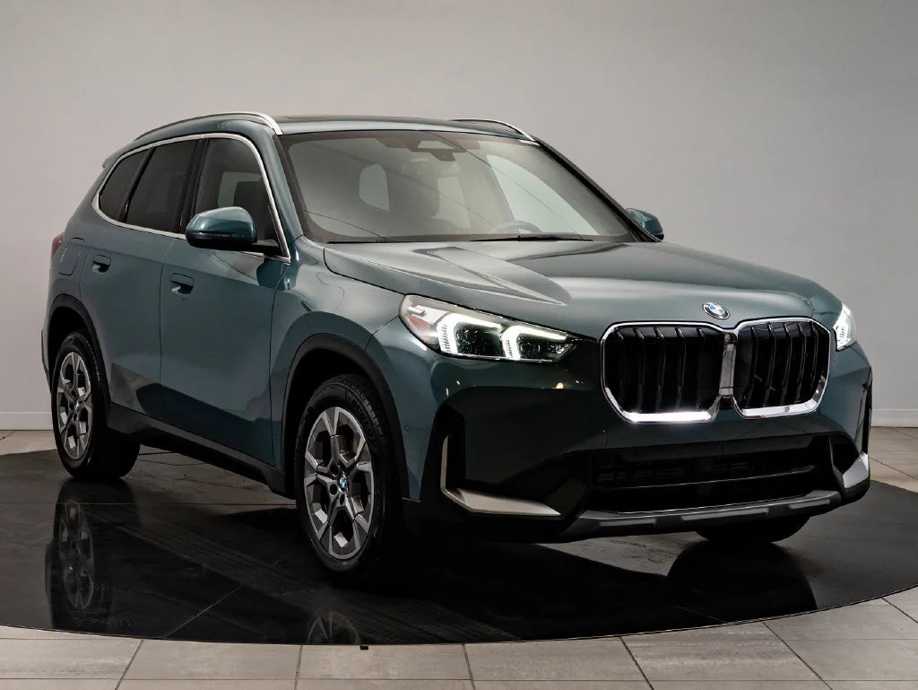 Used 2023 Cape York Green Metallic BMW xDrive28i image 12