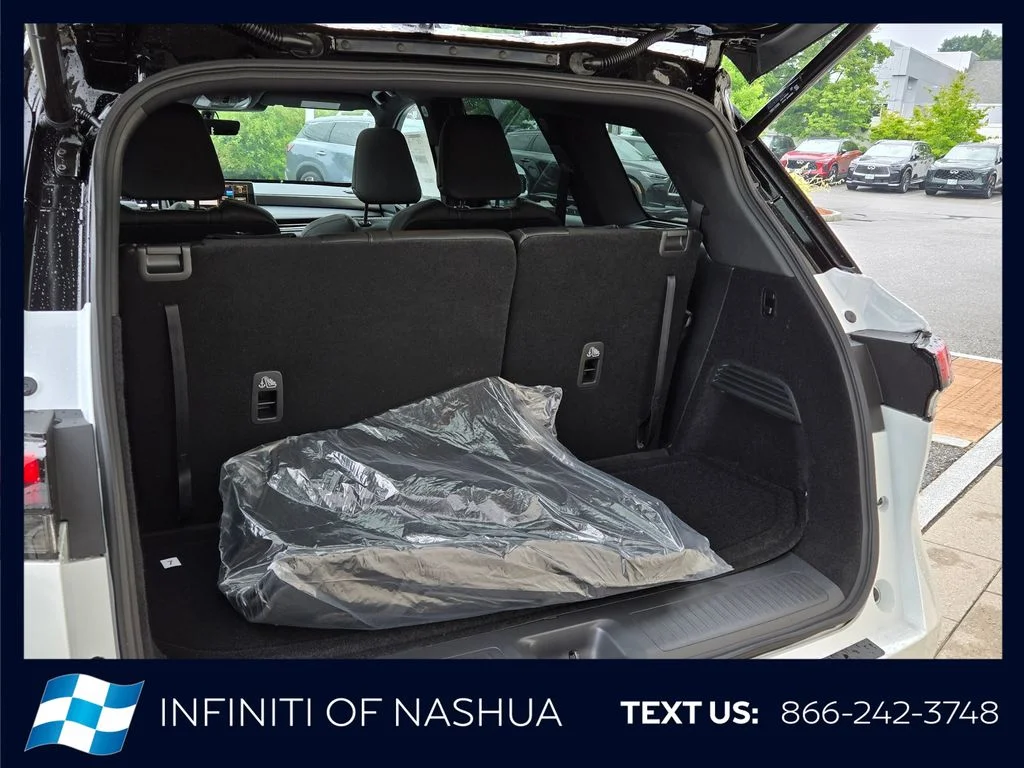 New 2027 2T RAD WHT INFINITI Sport AWD image 20