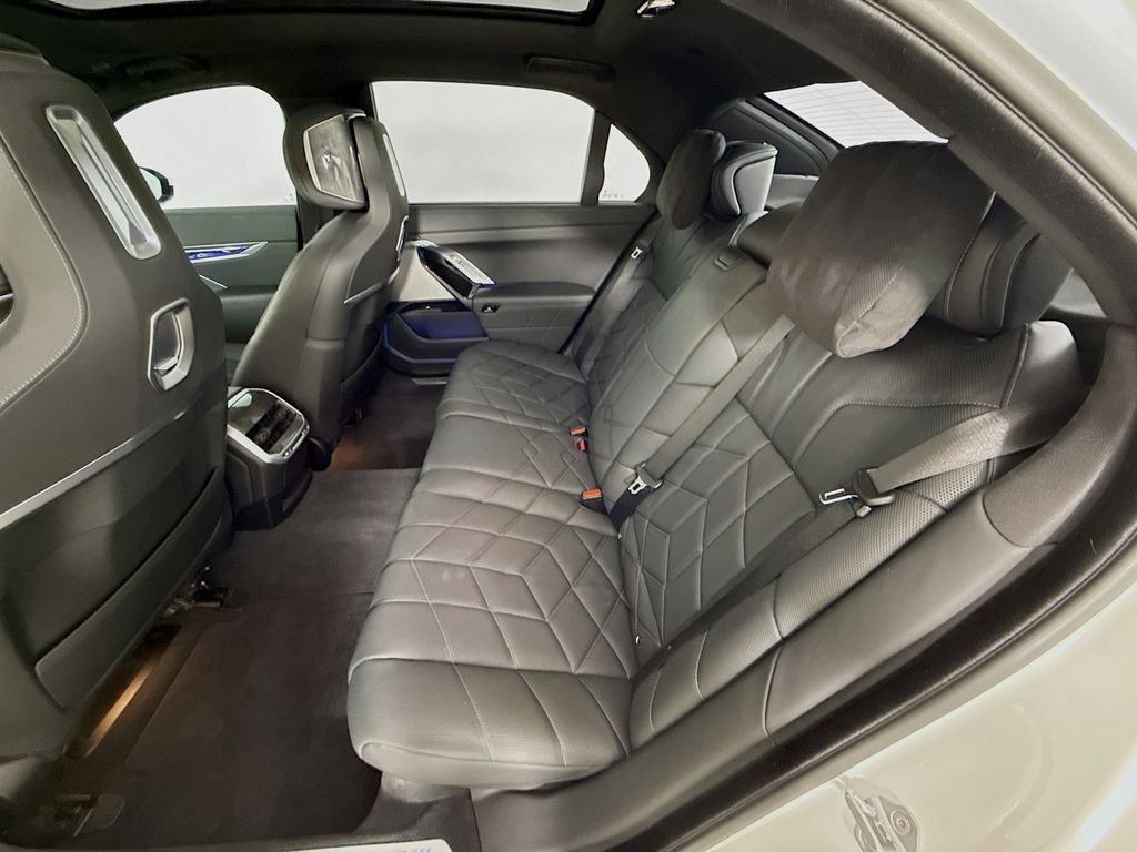 Used 2024 Black BMW 760i xDrive image 25