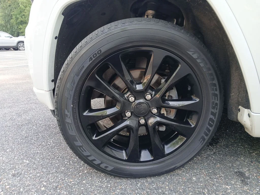 Used 2020 White Jeep Altitude image 48