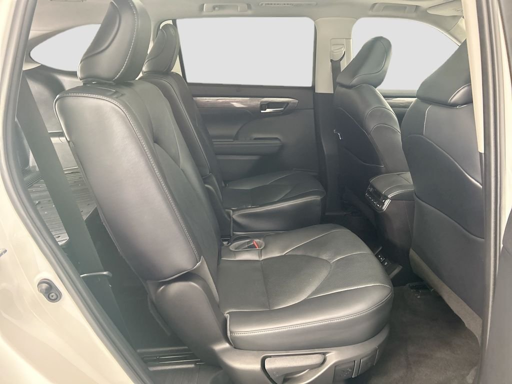 Used 2023 Pearl Toyota Platinum image 20