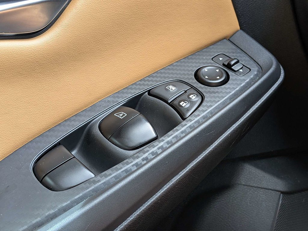 Used 2025 Super Black Nissan SV image 27
