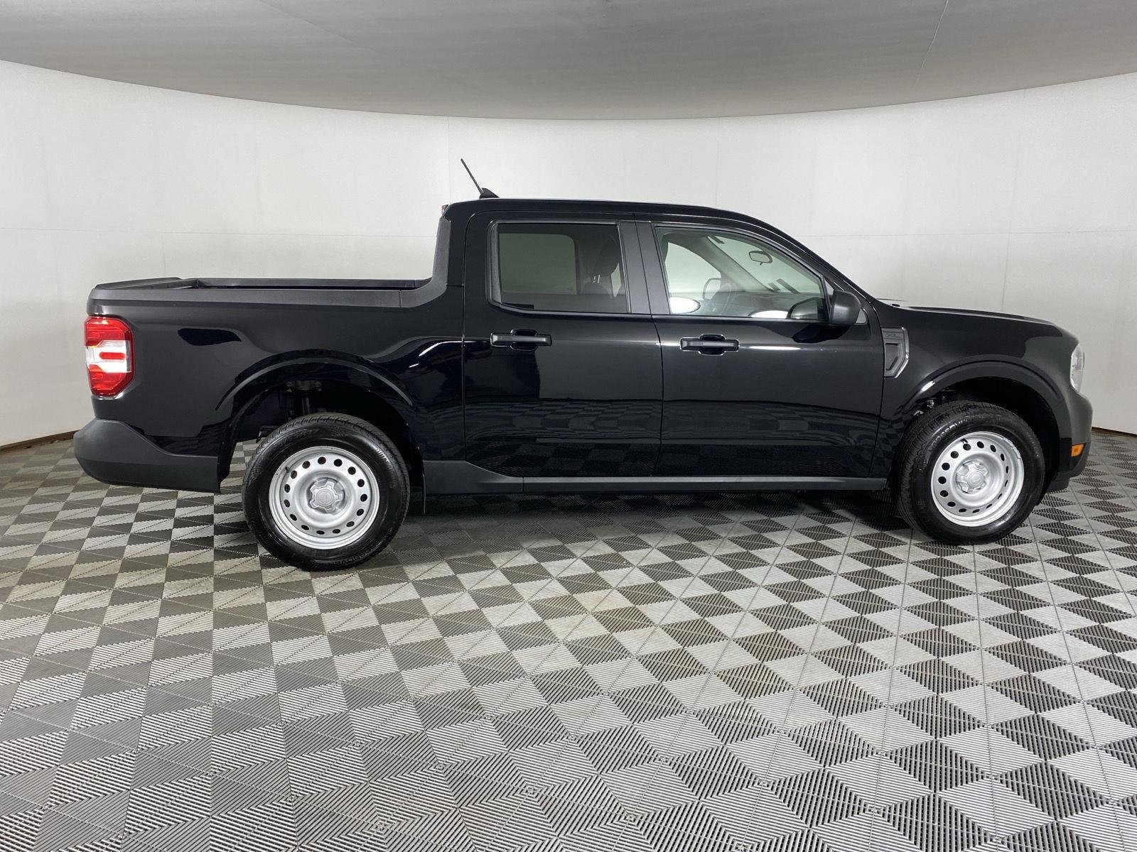 Used 2024 Shadow Black Ford XL image 17
