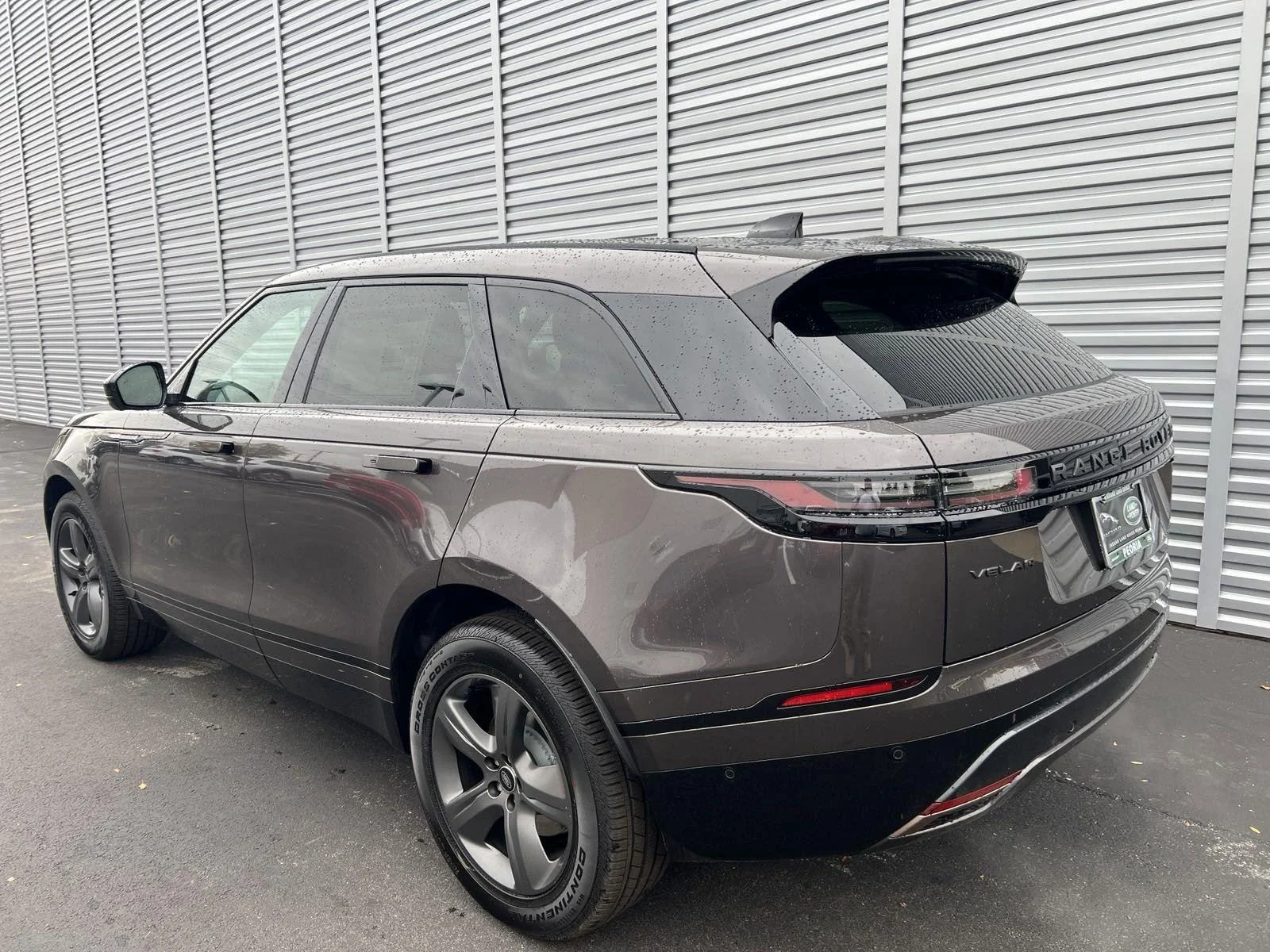 New 2025 Charente Grey Premium Metallic Land Rover Dynamic SE image 3