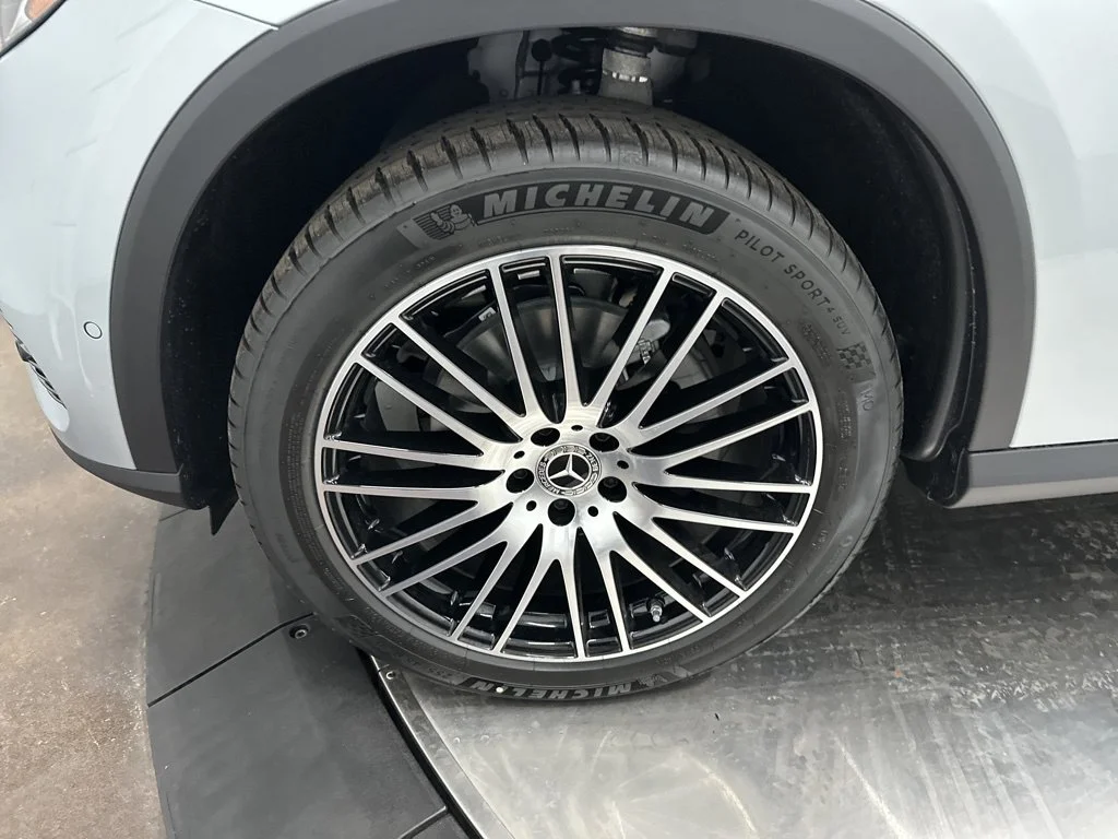 Used 2026 Silver Mercedes-Benz GLC 300 image 25