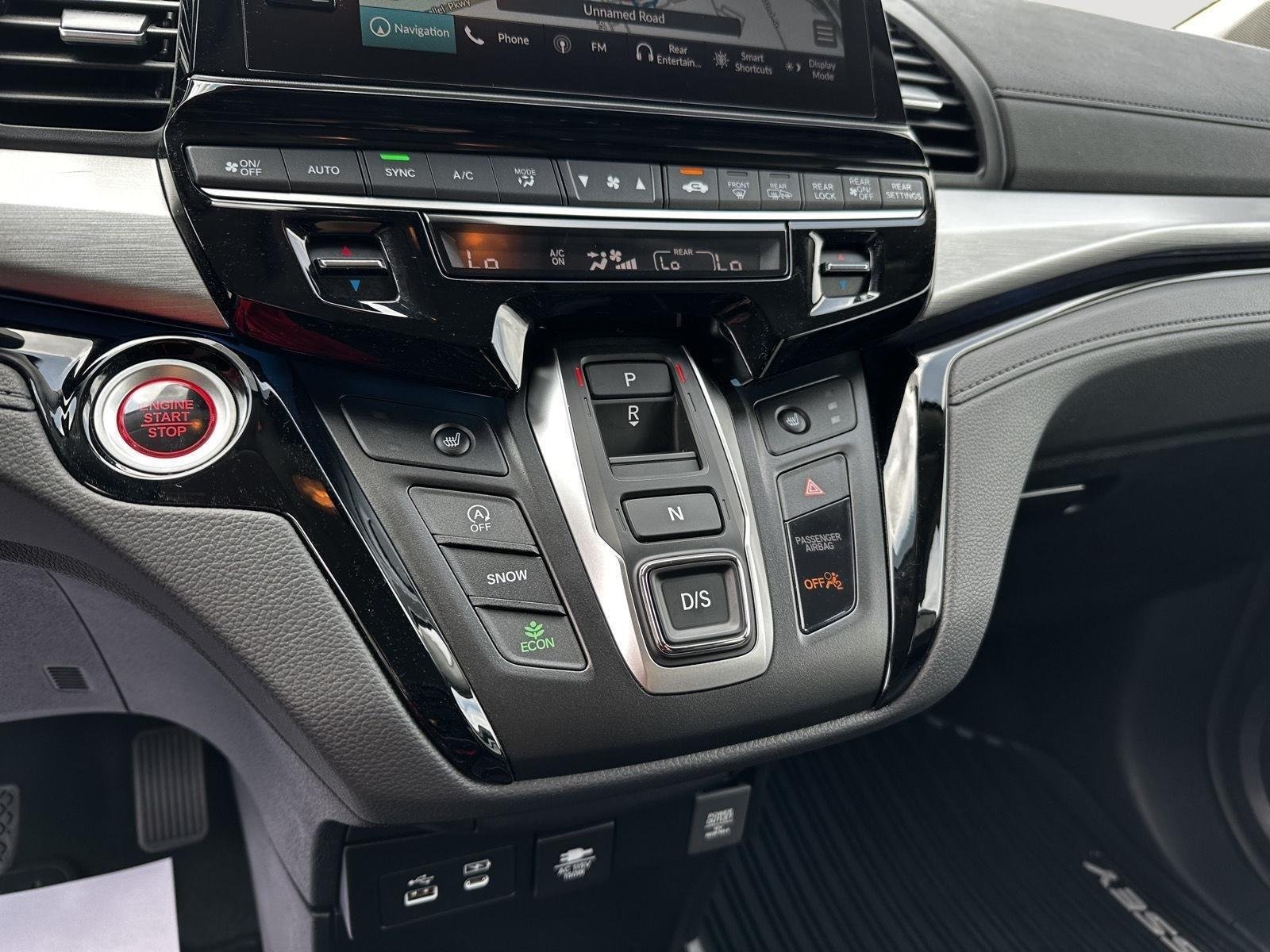 Used 2025 Platinum White Pearl Honda Touring image 18