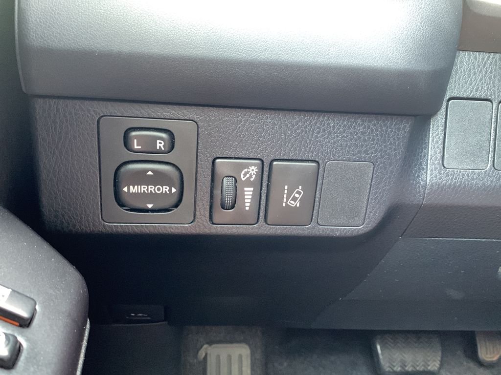 2017 Toyota RAV4 LE - Photo 29