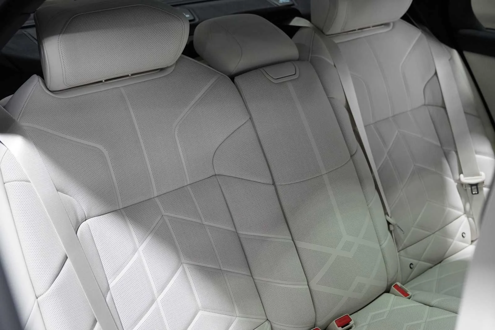 New 2027 Brooklyn Grey Metallic BMW 740i image 12