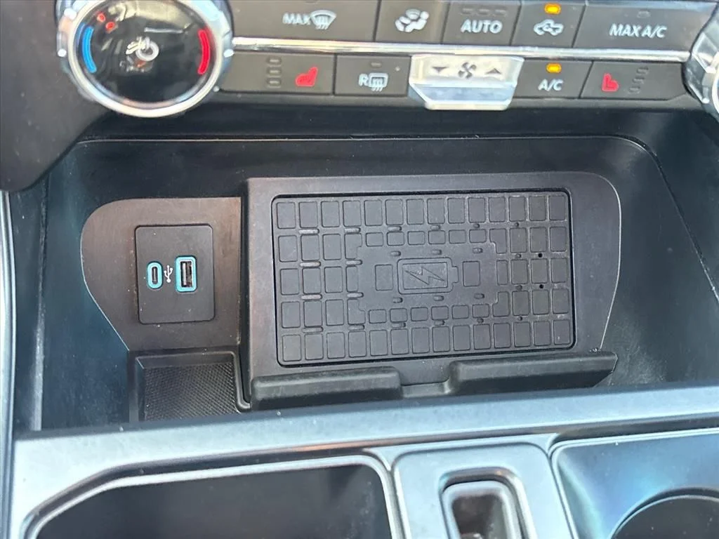 Used 2024 Black Ford XLT image 36