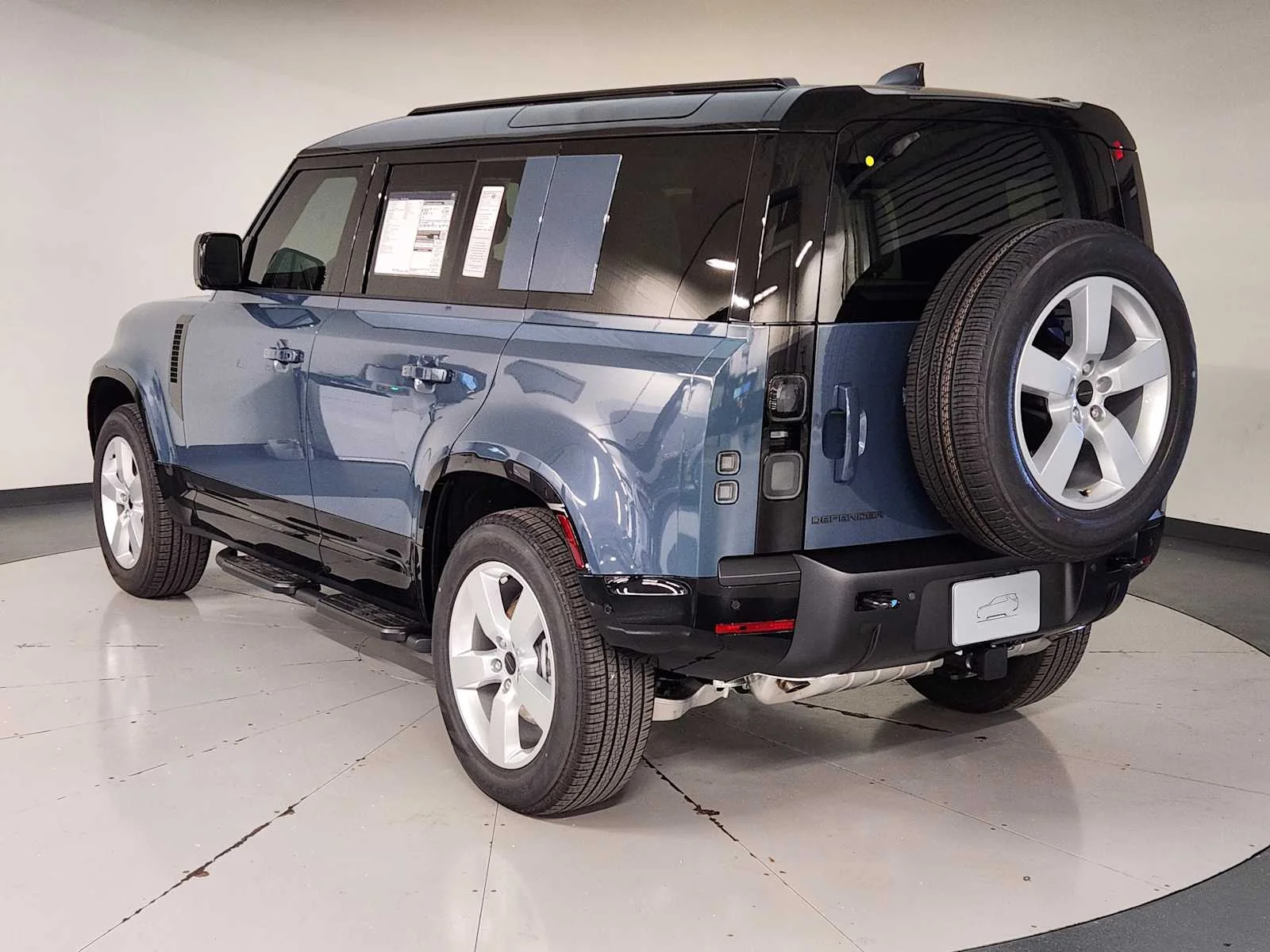 2026 Land Rover Defender X-Dynamic SE - Photo 9