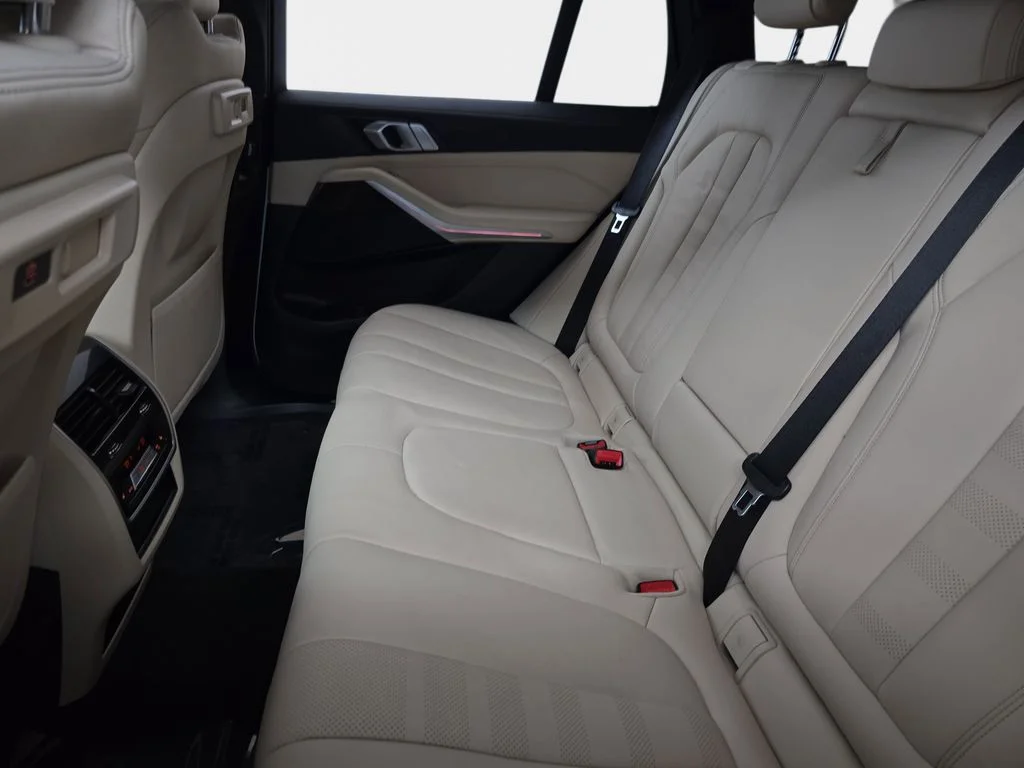Used 2021 Alpine White BMW xDrive40i image 17