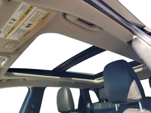 Used 2017 Granite Crystal Jeep Latitude image 11