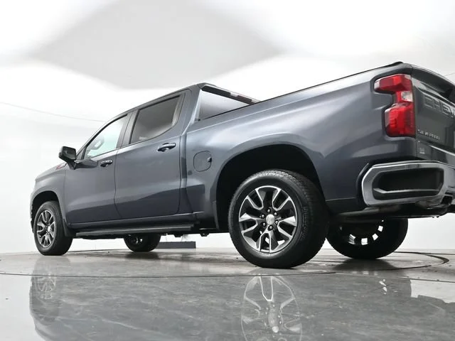 Used 2019 SHADOW GRAY METALLIC Chevrolet LT image 25