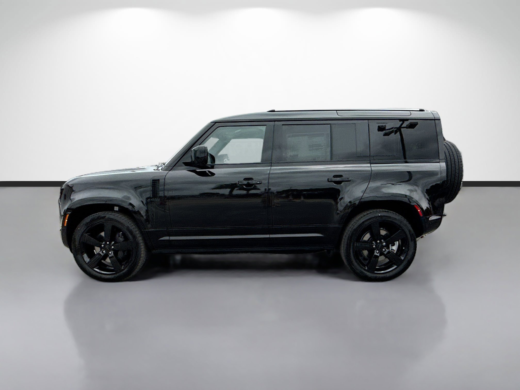 New 2026 Santorini Black LAND ROVER X-Dynamic SE image 2