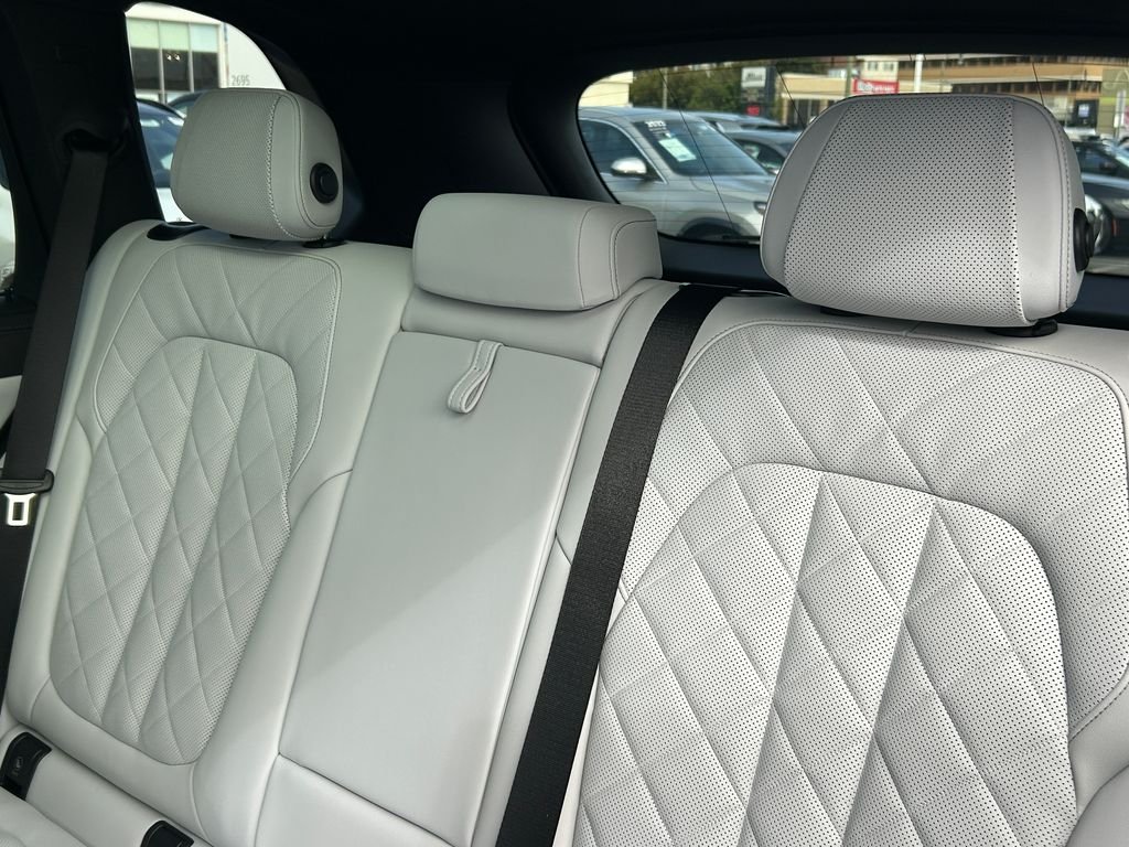 2026 BMW X5 M60i - Photo 28