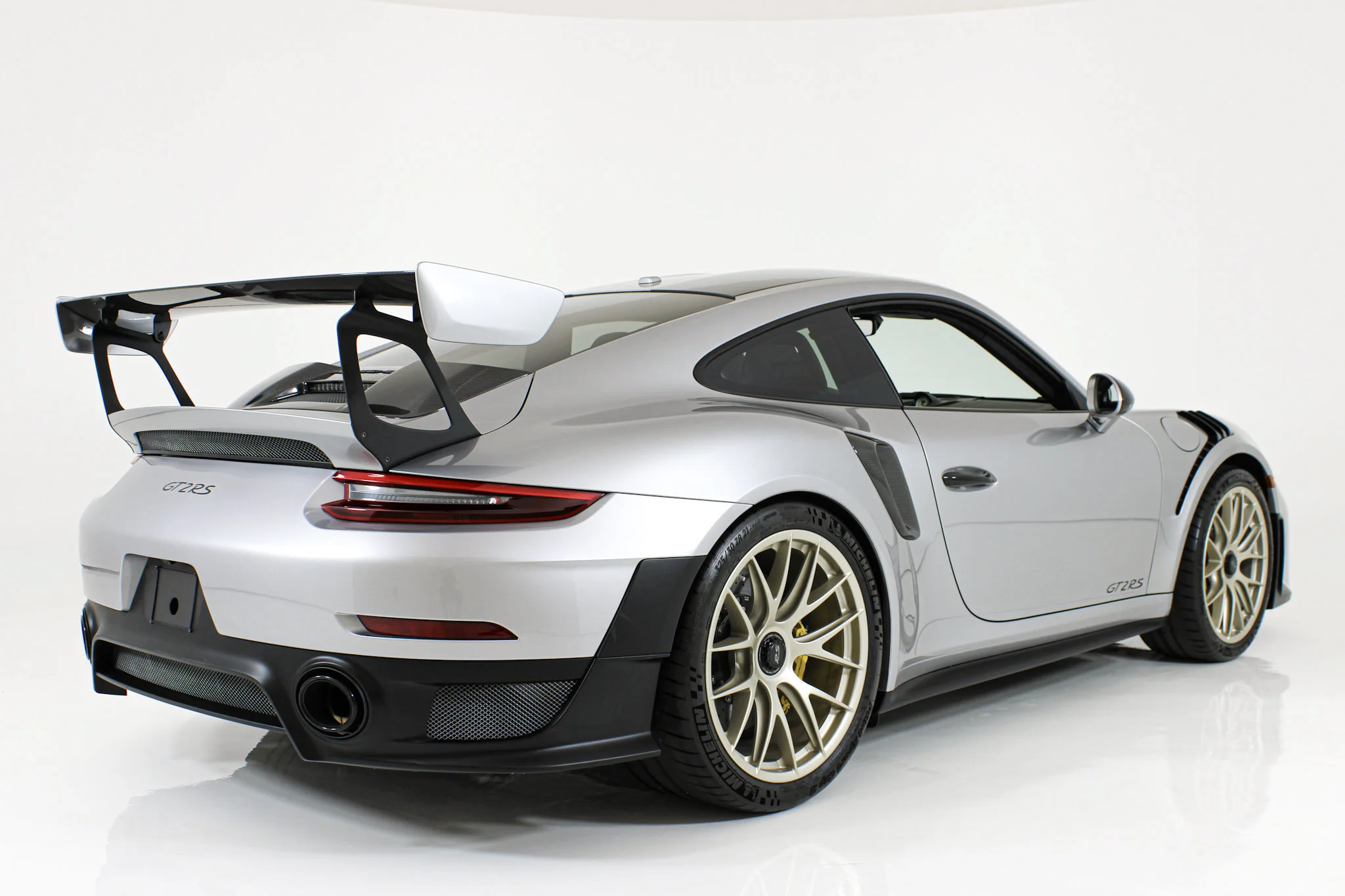 Used 2018 Silver Porsche GT2 RS Coupe image 7