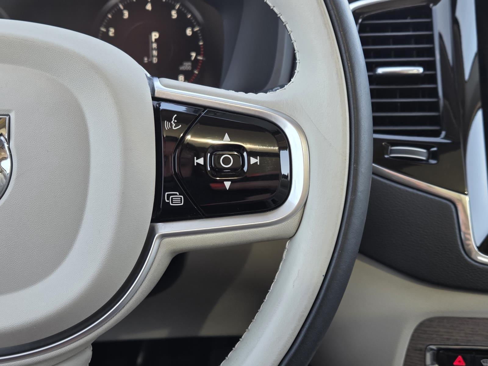 Used 2020  Volvo Inscription image 21