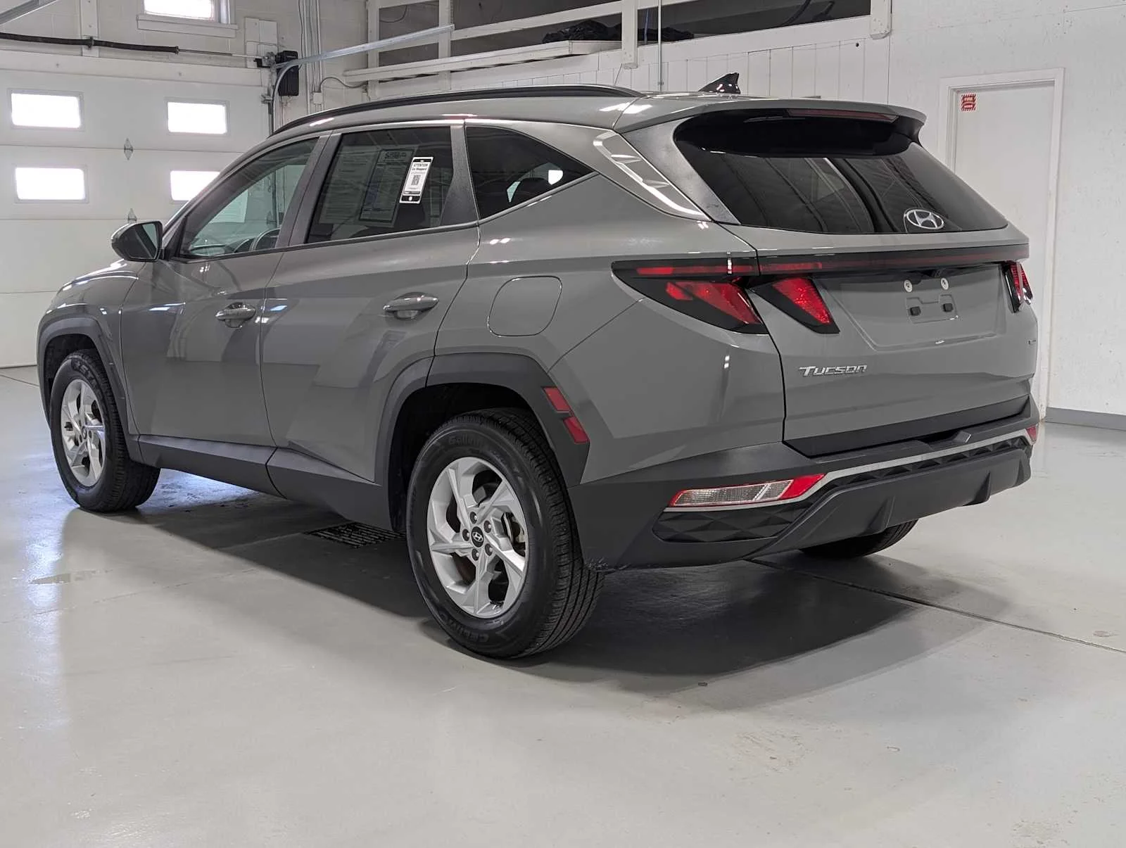 Used 2024 Hampton Gray Hyundai SEL image 10