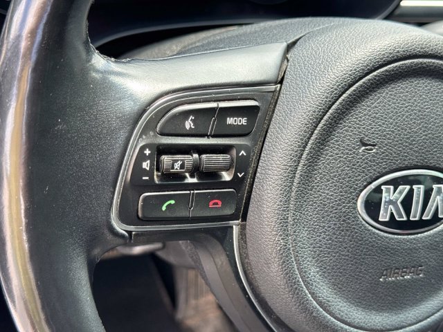 Used 2018 White Kia EX image 31