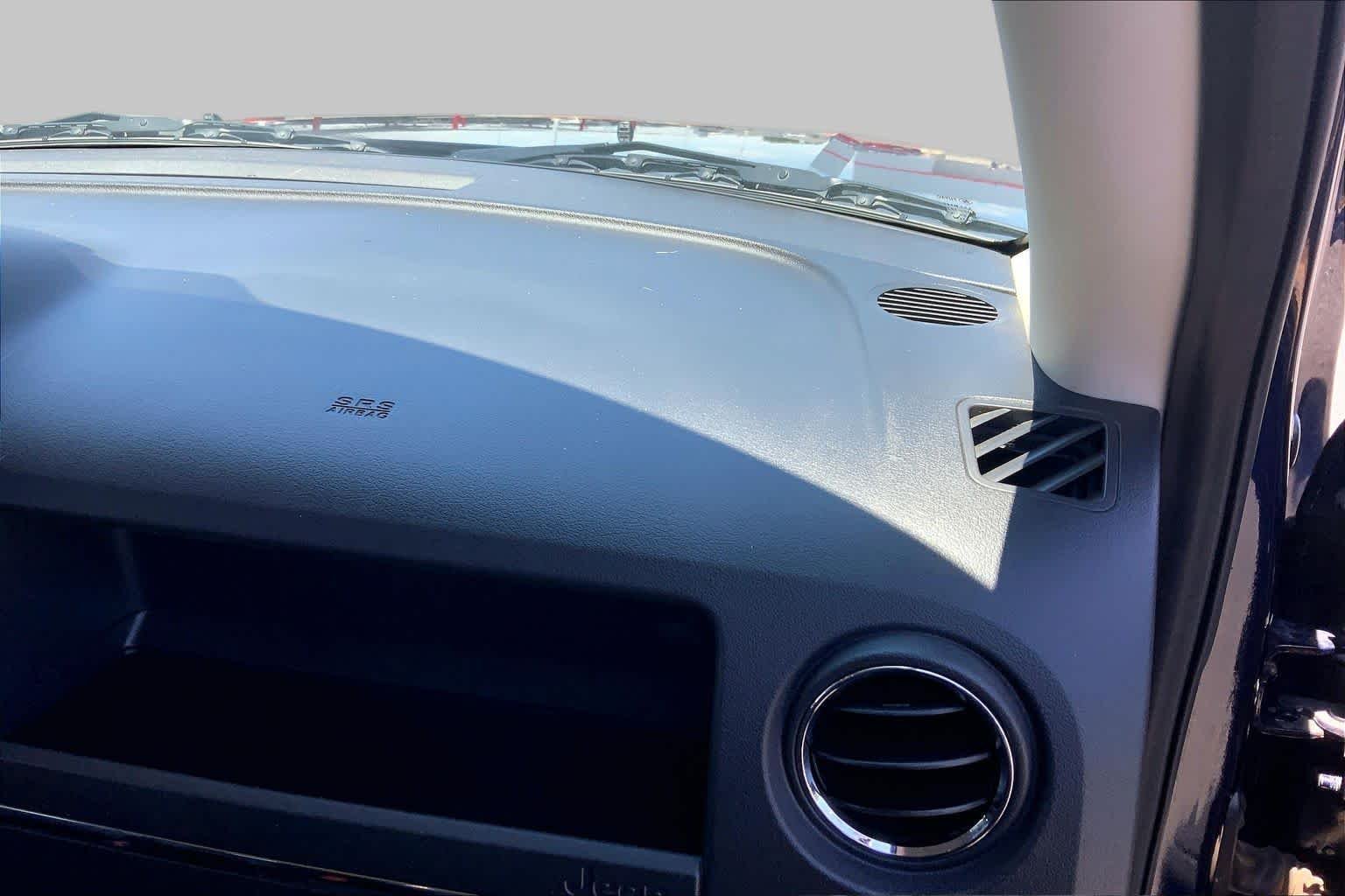 Used 2014 True Blue Pearlcoat Jeep High Altitude image 19