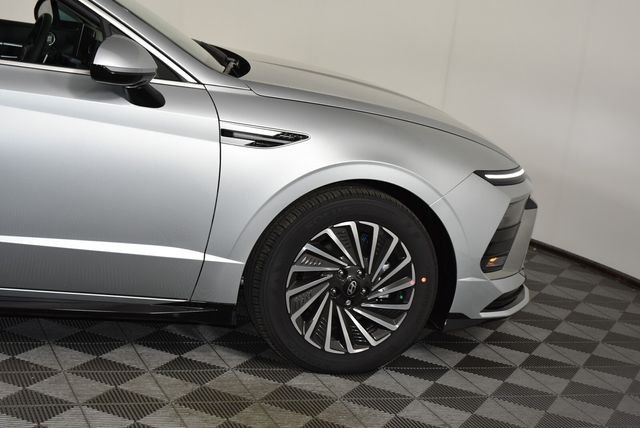 New 2026 Silver Hyundai SEL image 10