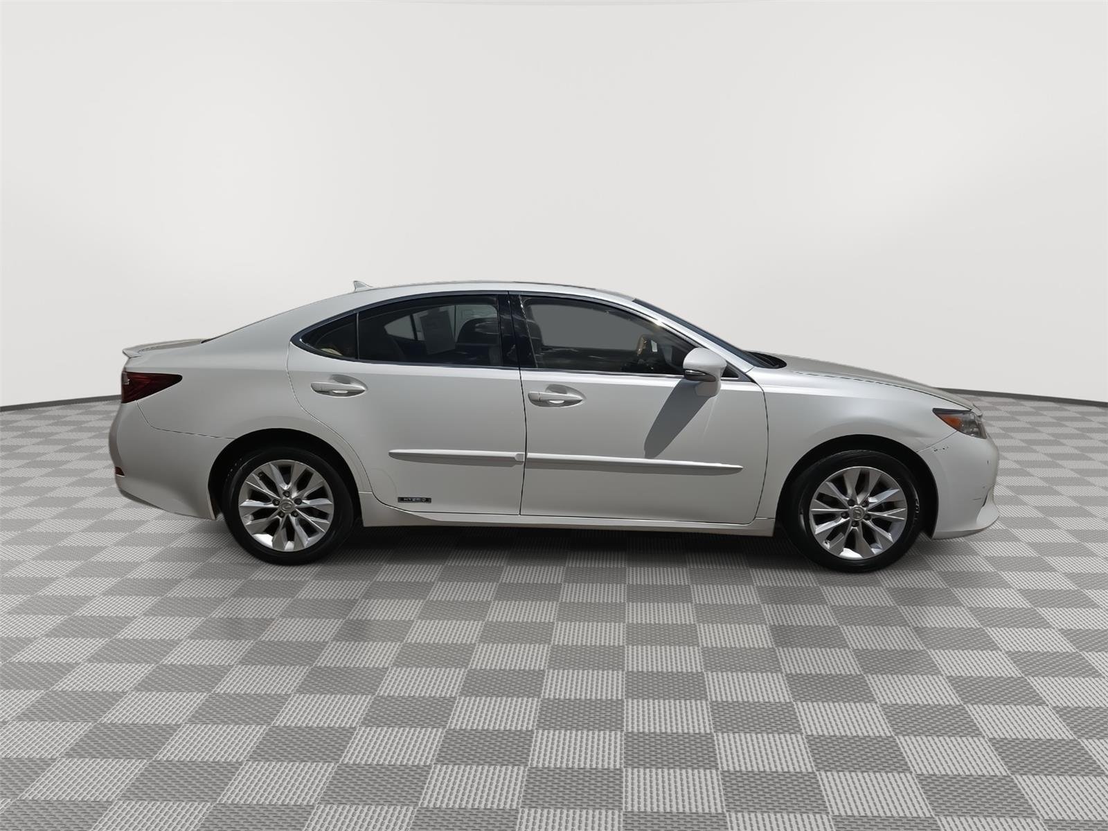 Used 2013 Starfire Pearl Lexus Hybrid image 15