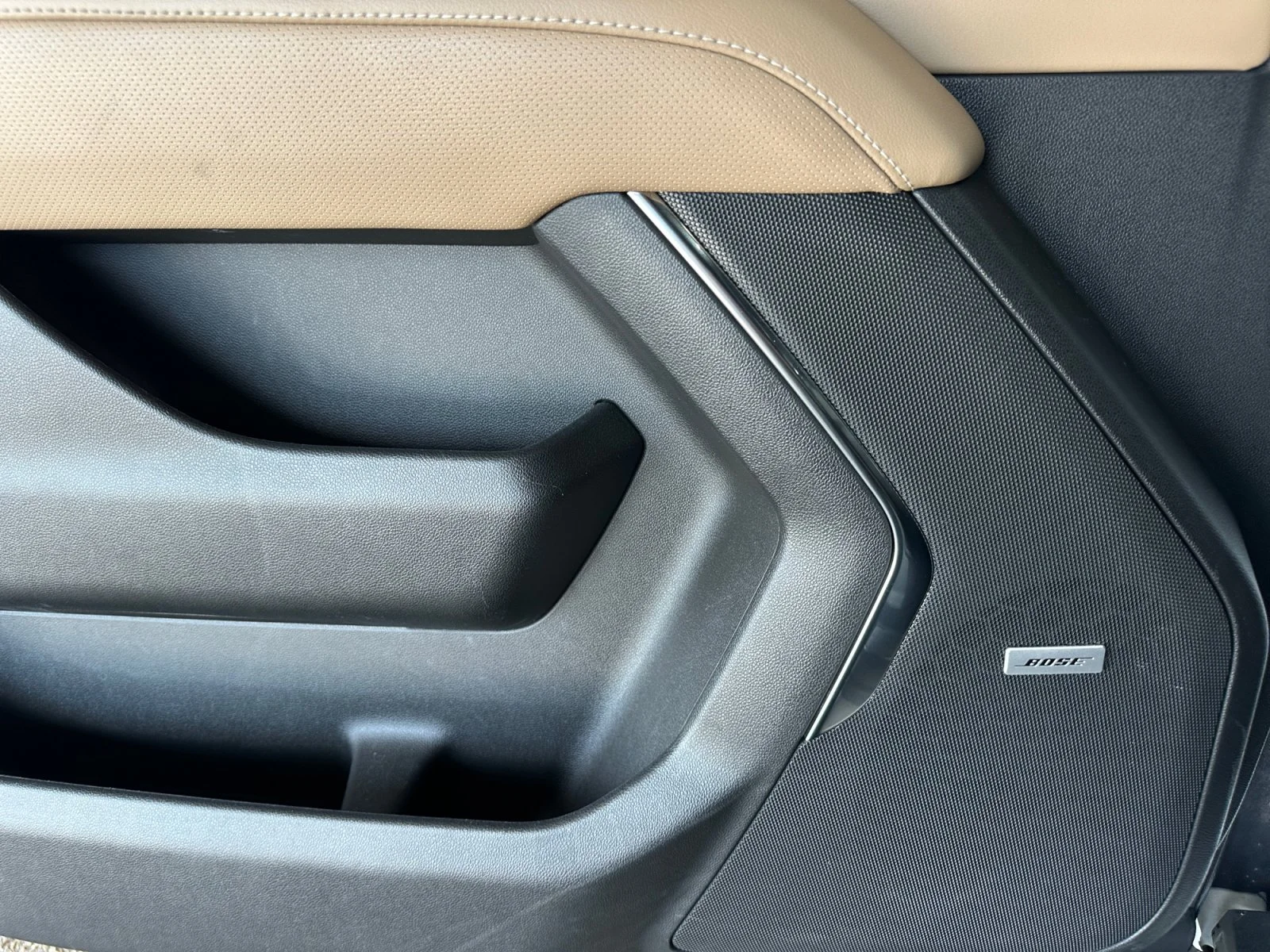 Used 2023 Iridescent Pearl Tricoat Chevrolet Premier image 28
