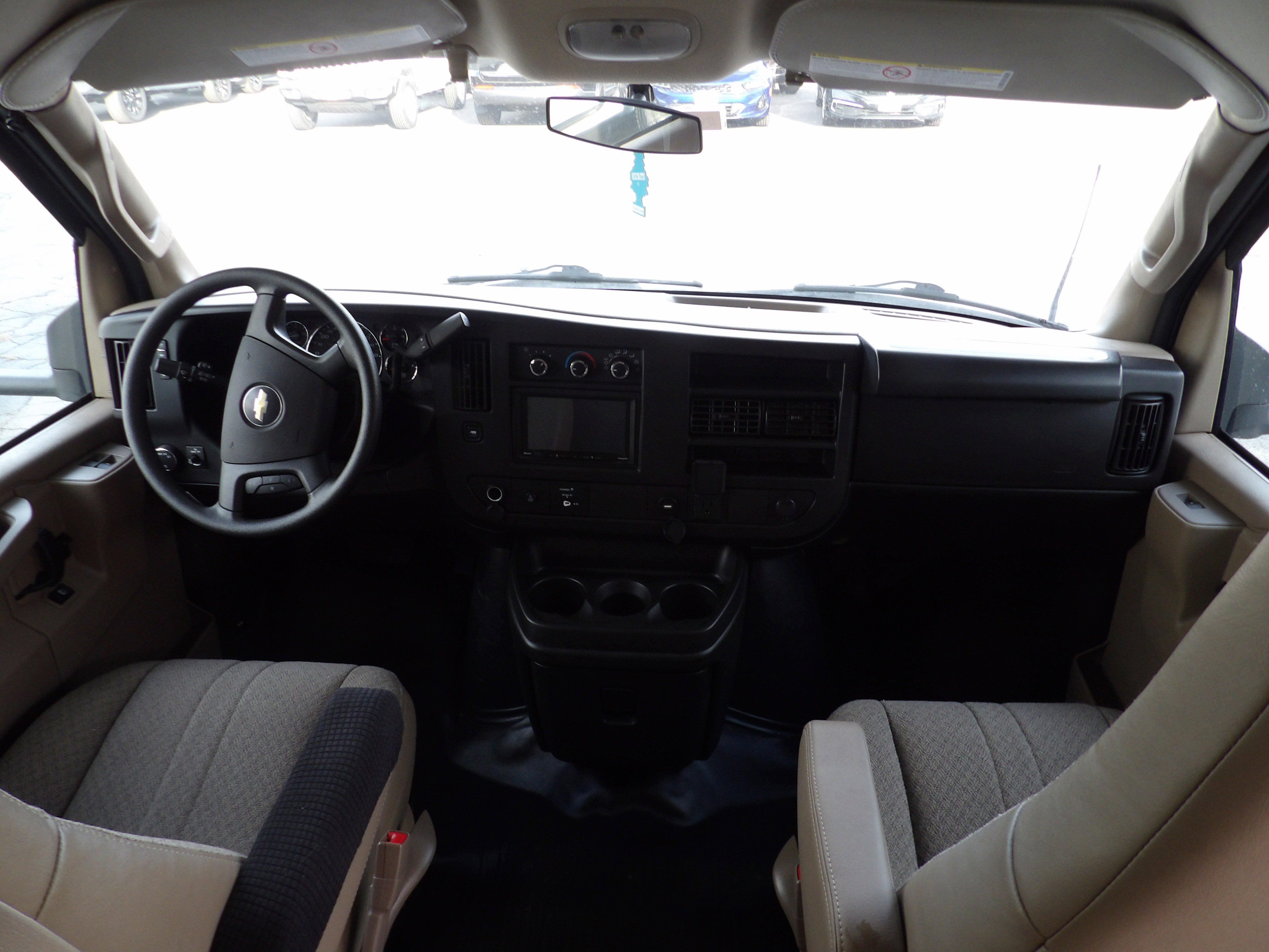 Used 2024 Summit White Thor M22B image 16
