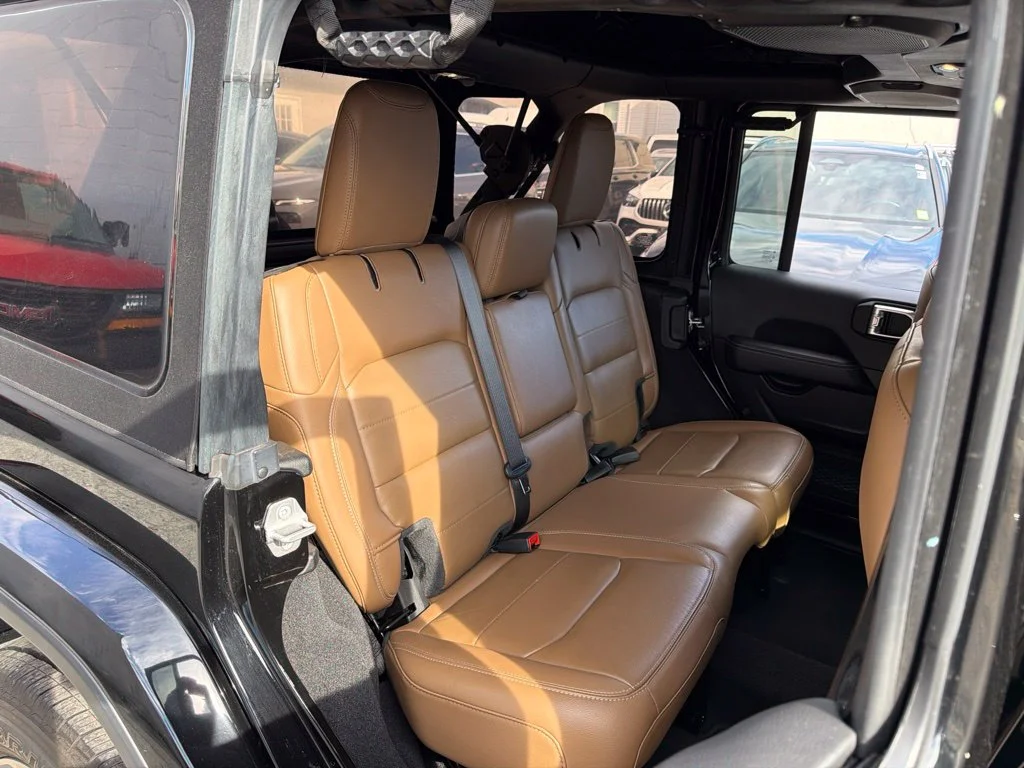 Used 2022 Black Jeep Unlimited Sahara image 18