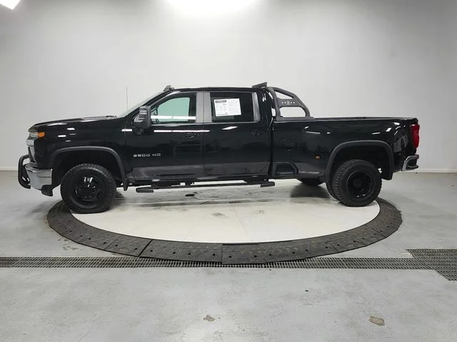Used 2022 Black Chevrolet LT image 4