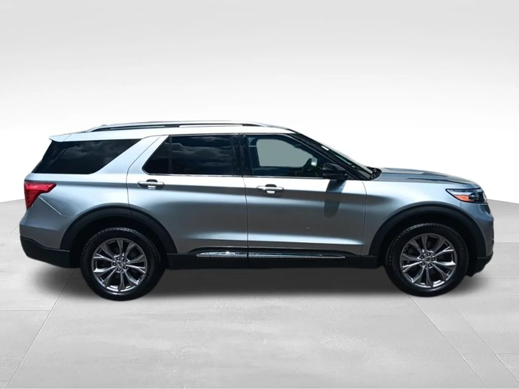 Used 2022 Iconic Silver Metallic Ford Limited image 7