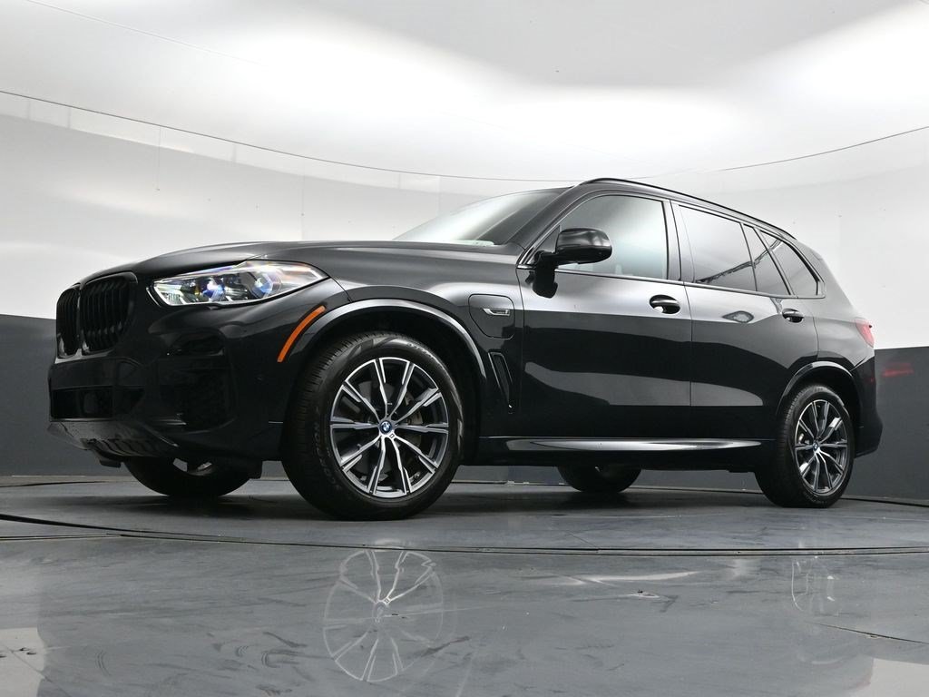 Used 2022 Black Sapphire Metallic BMW xDrive45e image 35