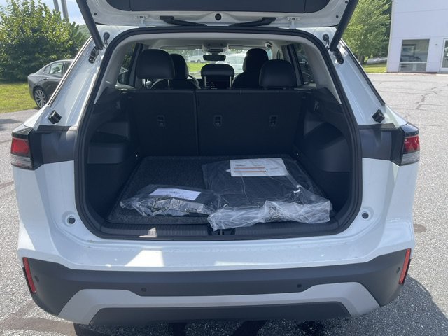 2026 Volkswagen Tiguan SE - Photo 9