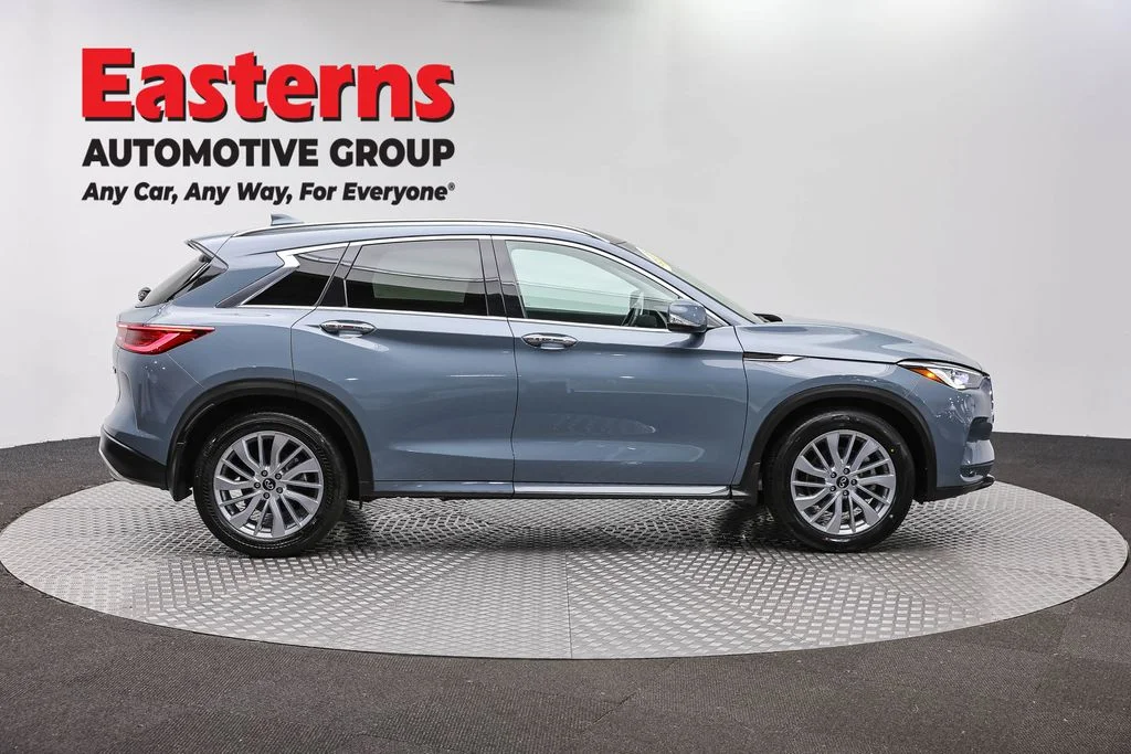 Used 2023 Gray INFINITI LUXE image 4