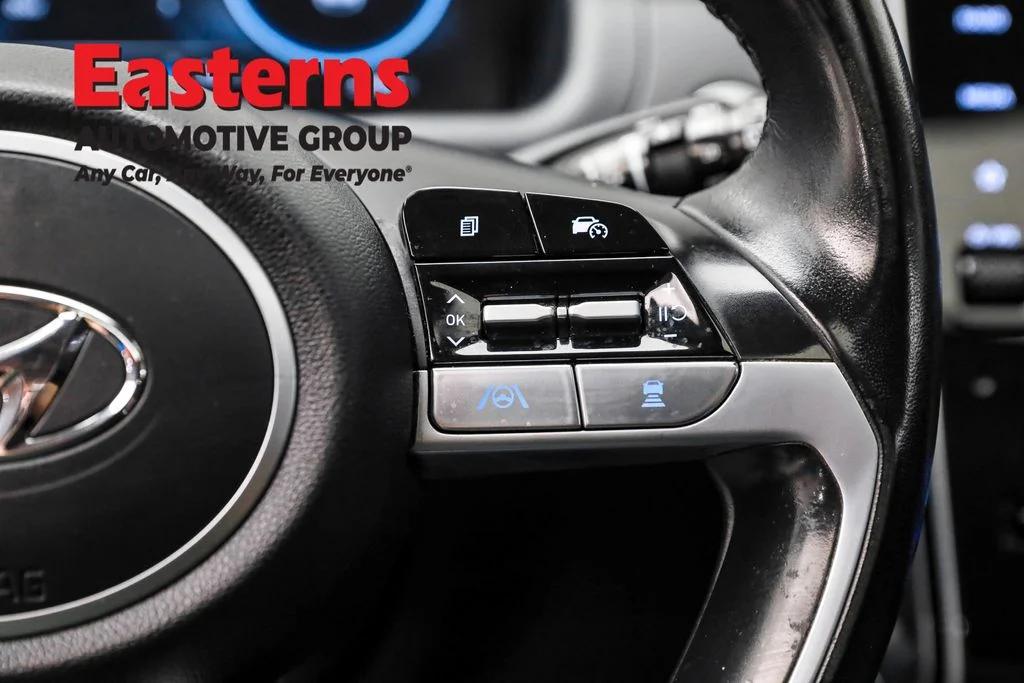 Used 2022 Black Hyundai SEL image 16