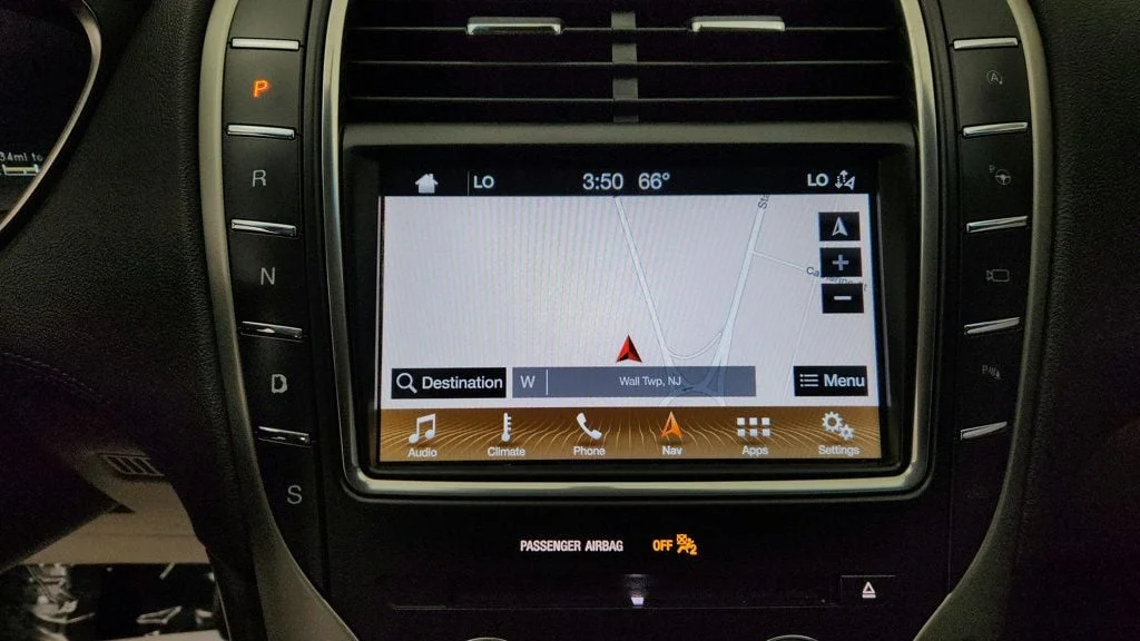 Used 2019 Infinite Black Metallic Lincoln Reserve AWD w/ Tech Package & Driver Assistance image 19