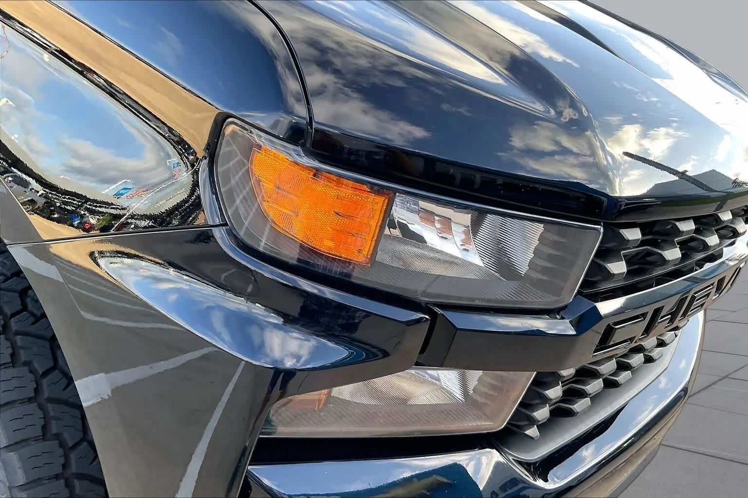 Used 2022 Black Chevrolet Custom image 27