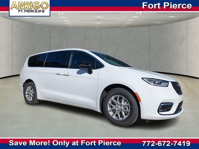 2026 Chrysler Pacifica Select's photo