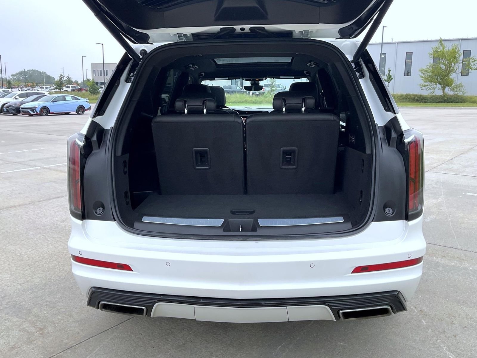 Used 2022 White Cadillac Sport image 9