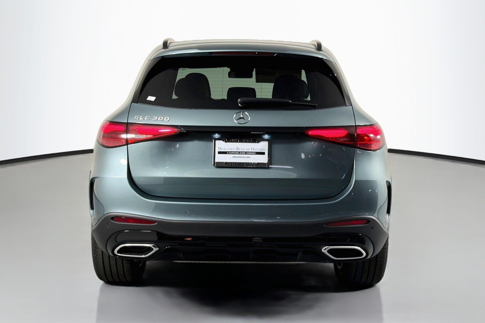 New 2027 Verde Silver Metallic Mercedes-Benz GLC 300 SUV image 3
