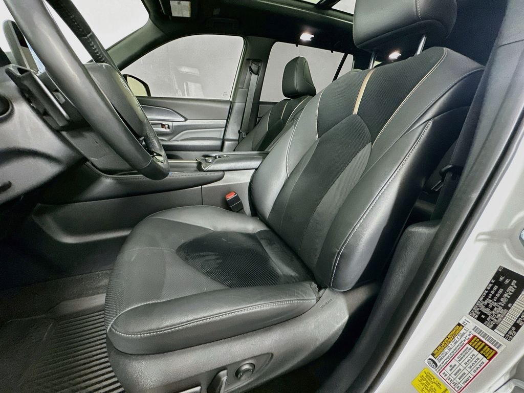 Used 2024 Pearl Toyota MAX Platinum image 23