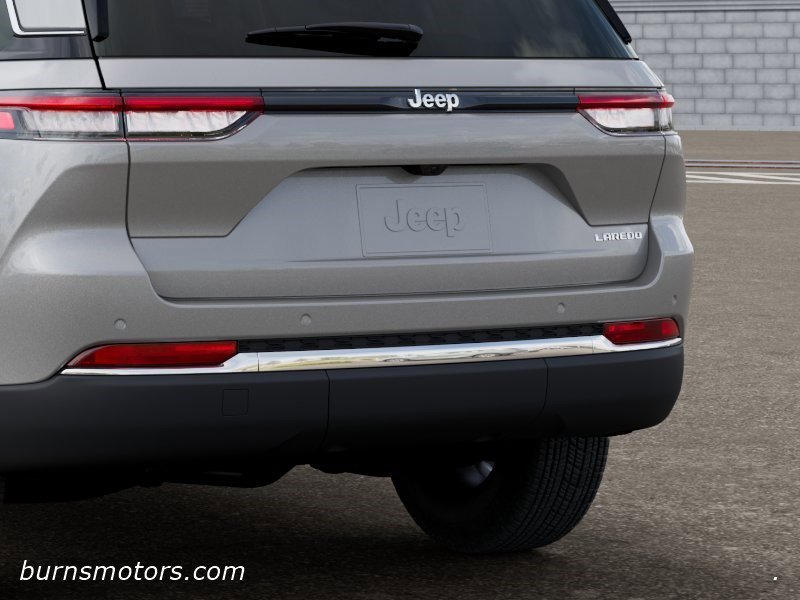 New 2026 Silver Zynith Exterior Paint Jeep Laredo X image 13