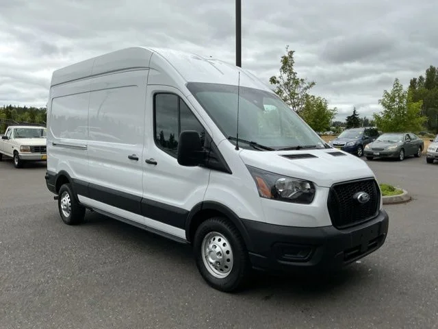 Used 2025  Ford Base image 3
