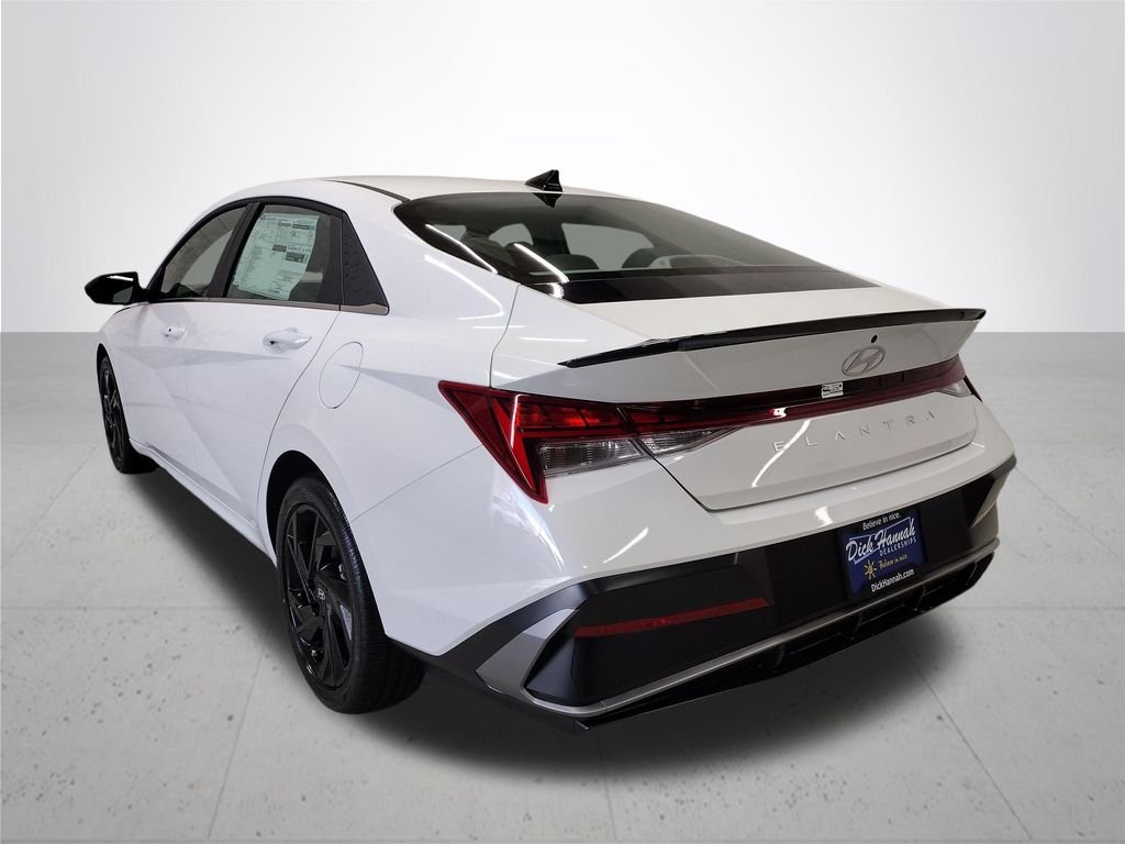 Used 2026 White Hyundai SEL Sport image 10