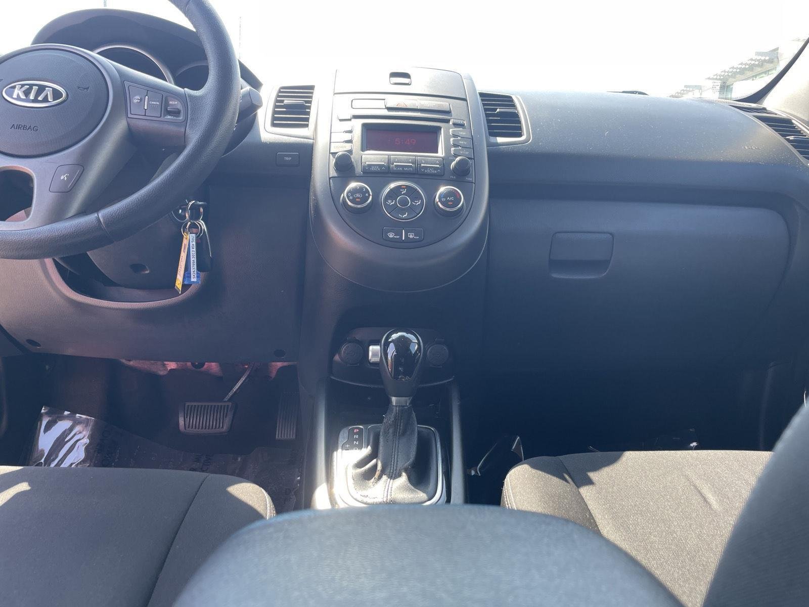 Used 2012 Molten Kia + image 16