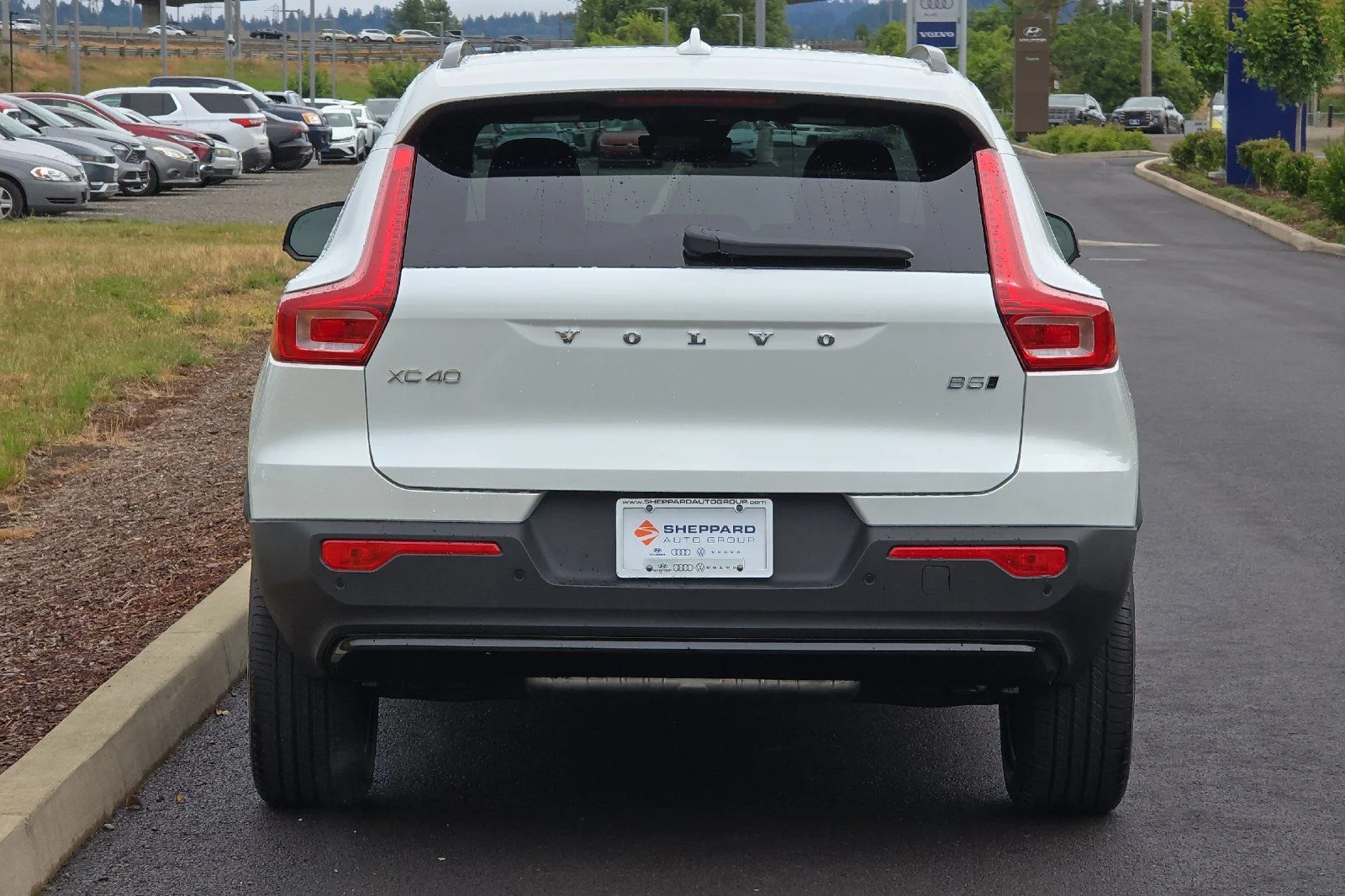 New 2026 Crystal White Volvo Plus image 4